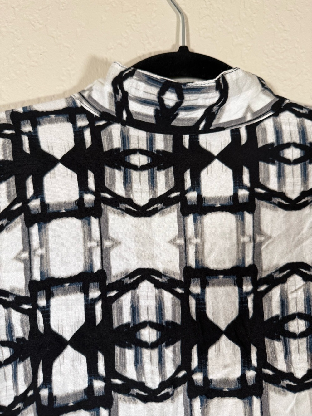 Rock & Republic Women Black White Geometric Patterned Button Front Blouse Medium - Picture 8 of 9